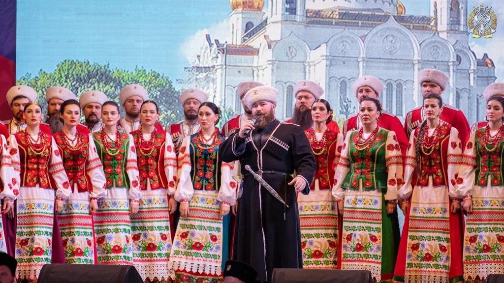 Кубанский хор спб. Кубанский казачий хор костюмы. Казачий хор СПБ. Кубанский казачий хор костюмы женские. Костюмы Кубанского казачьего хора женские фото.