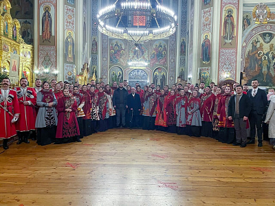 Кубанский казачий хор на праздничной Рождественской службе в Свято-Екатерининском кафедральном соборе.