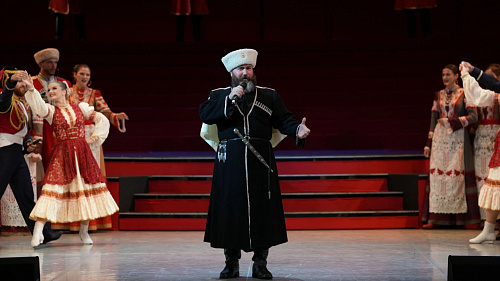 Кубанский казачий хор поздравил родной край с 89-летием