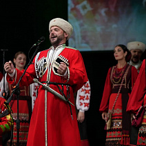 Кубанский казачий хор вновь на сцене