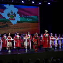 Кубанский казачий хор вновь на сцене
