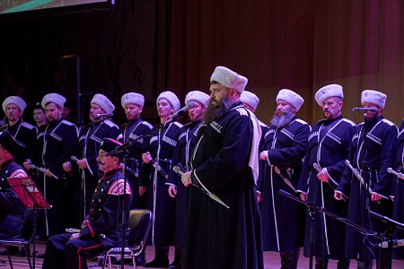 Кубанский казачий хор выступил с концертами ко Дню учителя в Храме Христа Спасителя.