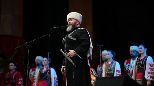 Кубанский казачий хор вновь на сцене