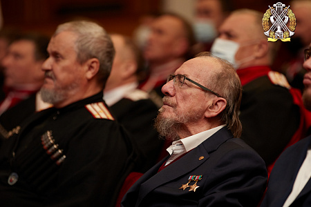Виктор Гаврилович Захарченко и Виктор Витальевич Захарченко приняли участие в отчётном сборе Кубанского казачьего войска, который прошёл 26 ноября в стенах Центрального концертного зала